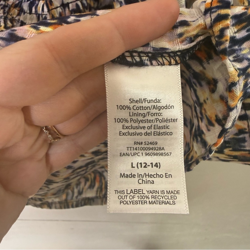 Time and Tru • Women's Abstract Print Smocked Blouse Size Large - Picture 3 of 5
